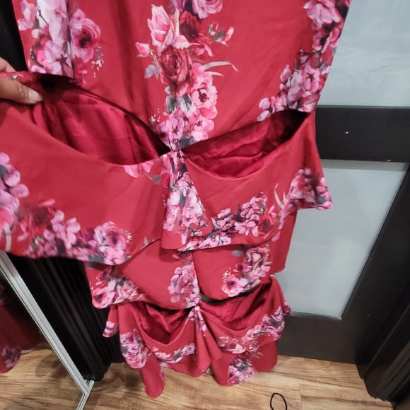 Fame & Partners Burgundy Red Floral flowy Tiered asymmetrical maxi dress 6 Small - Picture 8 of 15